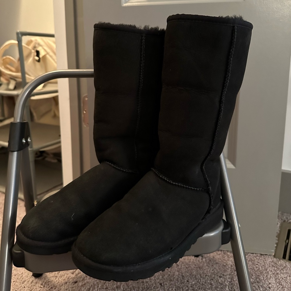 Ugg women size 6. Black
